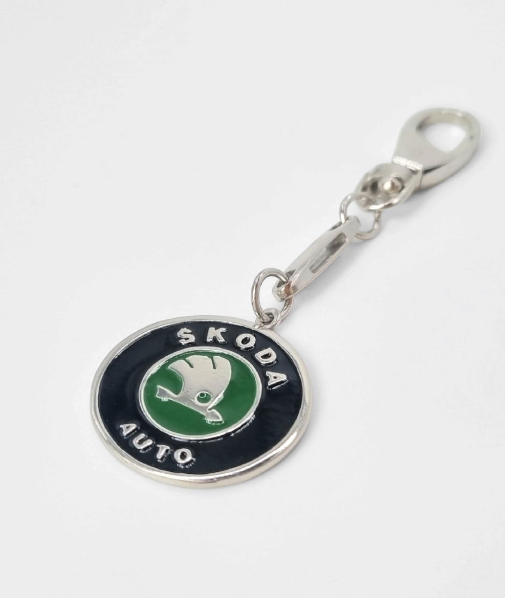 Срібний брелок для автомобіля Skoda